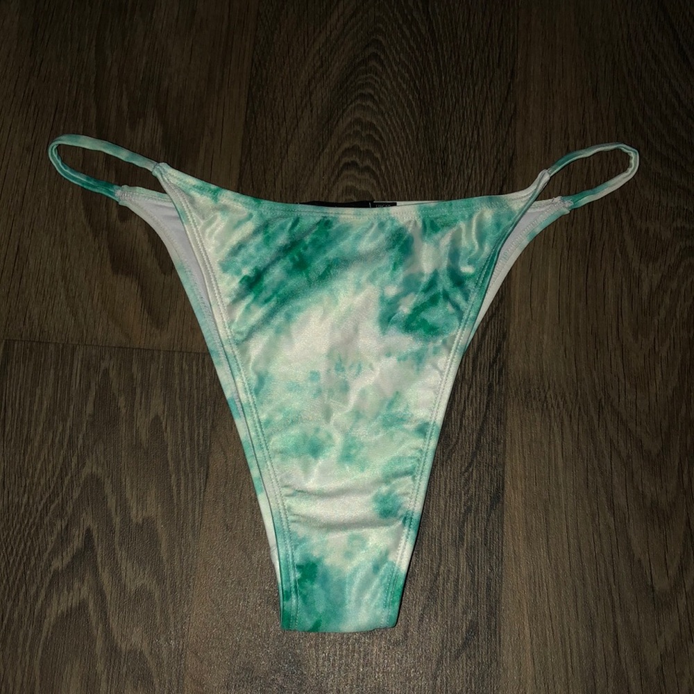 SOLD! Boohoo tie dye high leg bikini bottoms - Picture 1 of 6